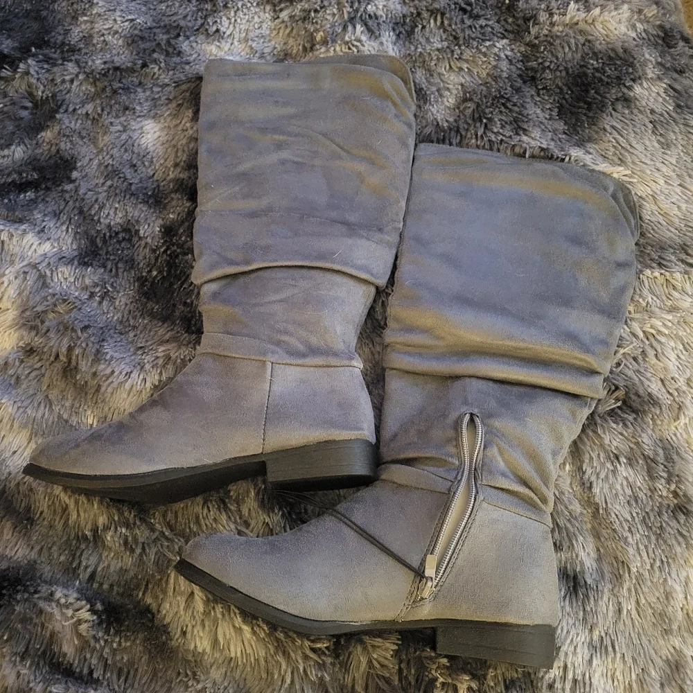 Women's Grey Suede Boots
